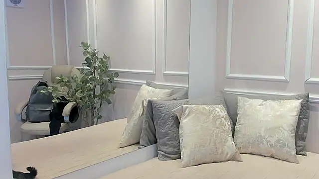 Lucy Canel online show from February 2026 11:29:02 AM