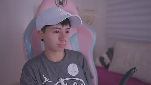 Snapshot of tommy_blue chatting on November 2025 12:38:01 PM tommy blue online show from November 2025 12:38:01 PM