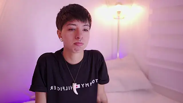 Snapshot of tommy_blue chatting on February 2026 04:27:02 PM tommy blue online show from February 2026 04:27:02 PM