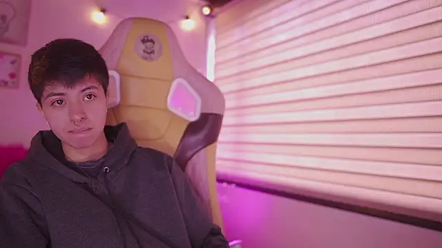 Snapshot of tommy_blue chatting on February 2026 02:55:02 PM tommy blue online show from February 2026 02:55:02 PM