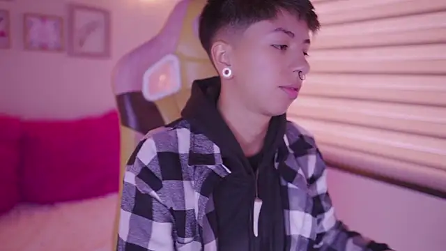 Snapshot of tommy_blue chatting on February 2026 02:57:01 PM tommy blue online show from February 2026 02:57:01 PM