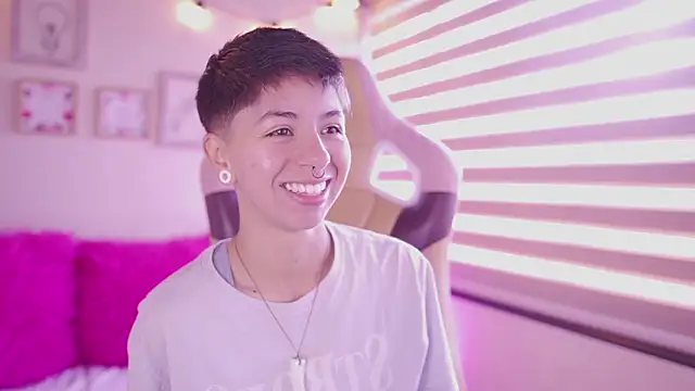 Snapshot of tommy_blue chatting on February 2026 12:27:01 PM tommy blue online show from February 2026 12:27:01 PM