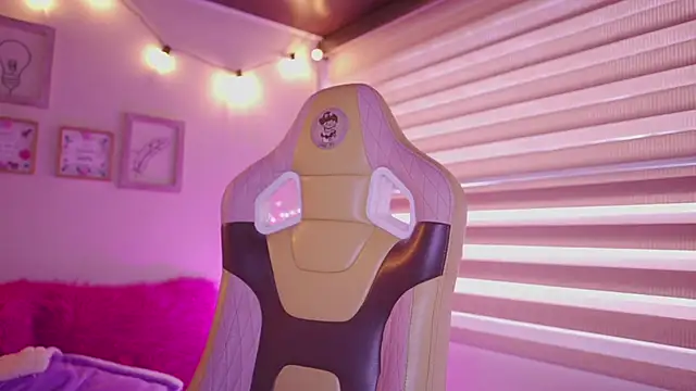 Snapshot of tommy_blue chatting on February 2026 12:57:02 PM tommy blue online show from February 2026 12:57:02 PM