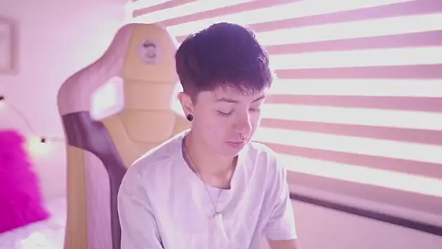 Snapshot of tommy_blue chatting on March 2026 12:45:02 PM tommy blue online show from March 2026 12:45:02 PM