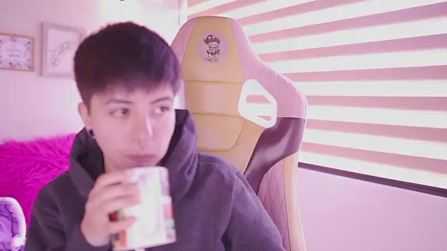 Snapshot of tommy_blue chatting on March 2026 02:02:02 PM tommy blue online show from March 2026 02:02:02 PM