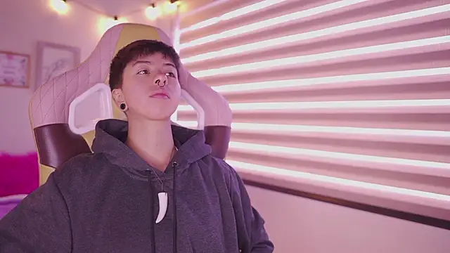 Snapshot of tommy_blue chatting on March 2026 12:34:01 PM tommy blue online show from March 2026 12:34:01 PM