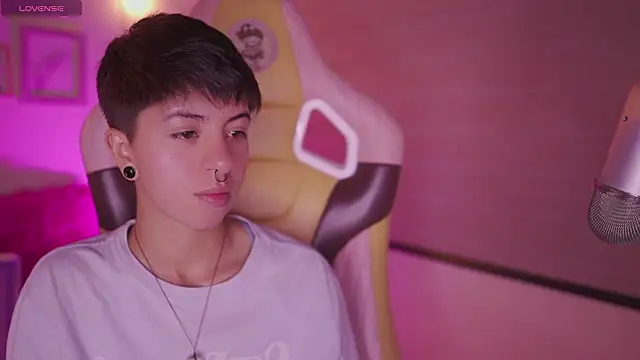 Snapshot of tommy_blue chatting on March 2026 01:35:02 AM tommy blue online show from March 2026 01:35:02 AM