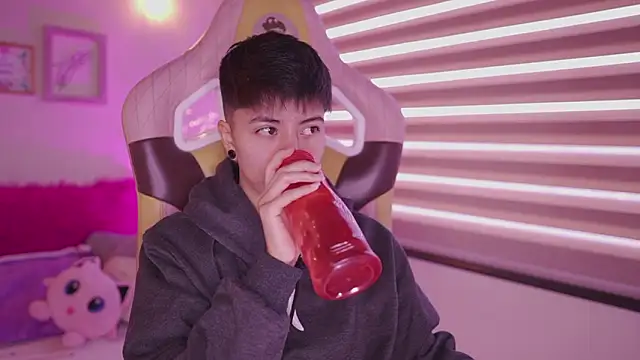 Snapshot of tommy_blue chatting on March 2026 12:55:01 PM tommy blue online show from March 2026 12:55:01 PM