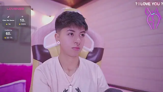 Snapshot of tommy_blue chatting on March 2026 02:06:02 AM tommy blue online show from March 2026 02:06:02 AM