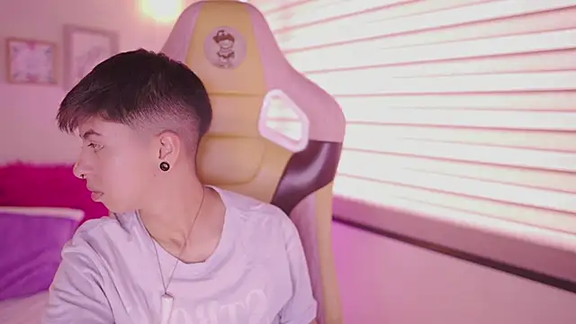 Snapshot of tommy_blue chatting on March 2026 02:45:02 PM tommy blue online show from March 2026 02:45:02 PM