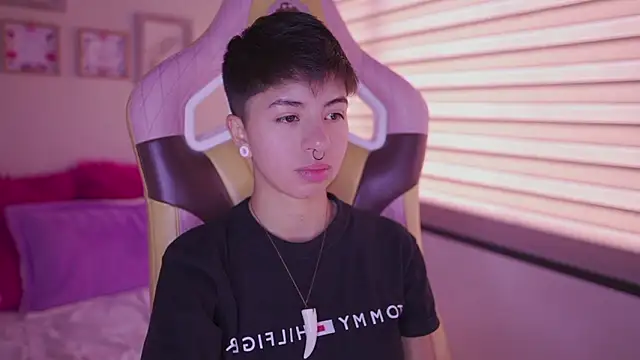 Snapshot of tommy_blue chatting on March 2026 01:49:01 PM tommy blue online show from March 2026 01:49:01 PM