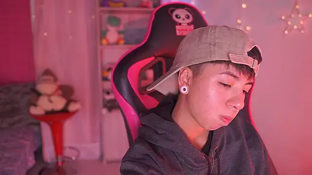 Snapshot of tommy_blue chatting on March 2026 01:54:02 AM tommy blue online show from March 2026 01:54:02 AM