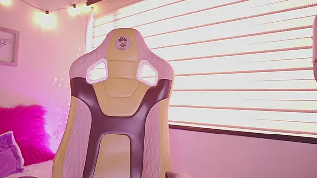 Snapshot of tommy_blue chatting on March 2026 12:22:01 PM tommy blue online show from March 2026 12:22:01 PM