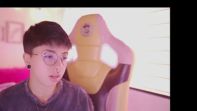 Snapshot of tommy_blue chatting on March 2026 01:06:01 PM tommy blue online show from March 2026 01:06:01 PM