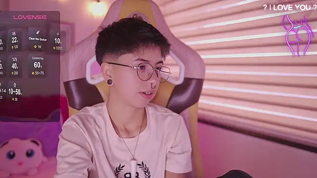 Snapshot of tommy_blue chatting on March 2026 01:11:02 PM tommy blue online show from March 2026 01:11:02 PM