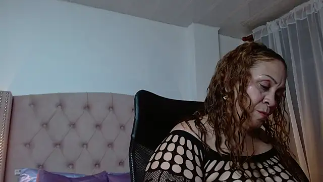 Snapshot of scarlettbooty chatting on March 2025 03:18:02 AM scarlettbooty online show from March 2025 03:18:02 AM