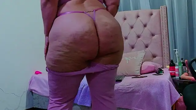 Snapshot of scarlettbooty chatting on September 2025 01:40:02 AM scarlettbooty online show from September 2025 01:40:02 AM