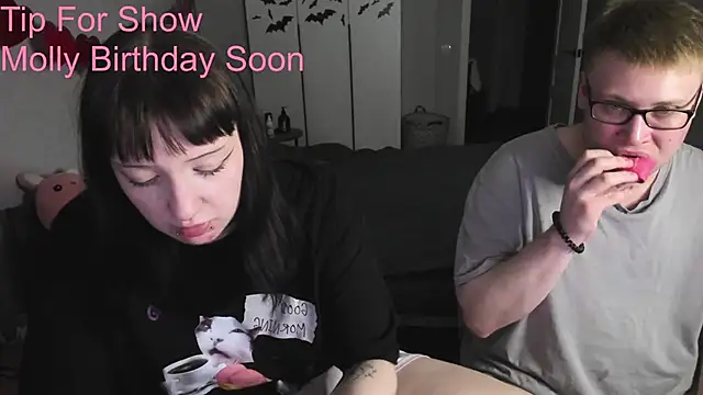 JayMollyy online show from May 2026 06:04:02 PM