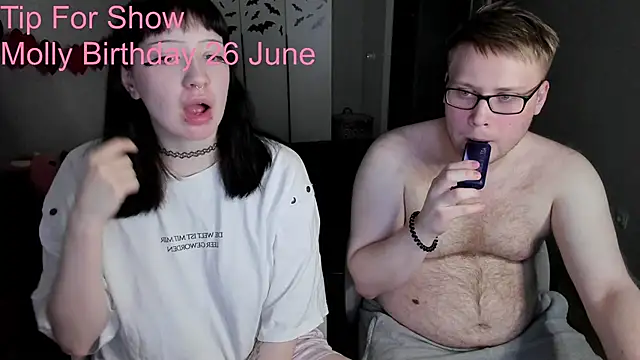 JayMollyy online show from May 2026 04:37:02 PM