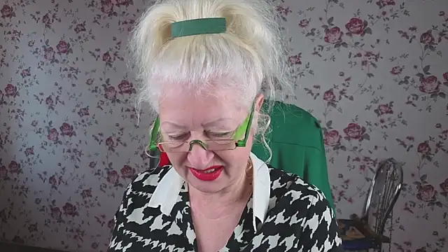 Snapshot of Maya_Mayflower chatting on October 2025 04:02:01 AM Maya Mayflower online show from October 2025 04:02:01 AM