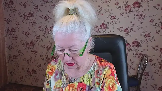 Snapshot of Maya_Mayflower chatting on November 2025 04:00:01 AM Maya Mayflower online show from November 2025 04:00:01 AM