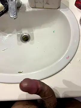 Snapshot of Runstat chatting on November 2025 12:44:02 AM Runstat online show from November 2025 12:44:02 AM