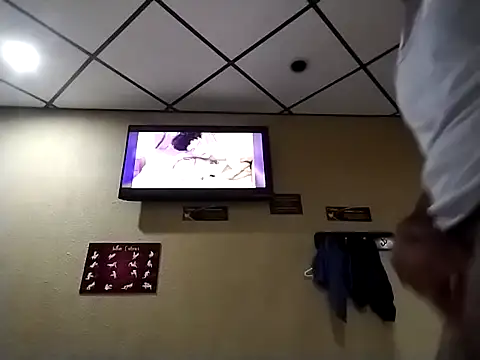 Snapshot of karlossan24 chatting on February 2026 09:33:02 PM karlossan24 online show from February 2026 09:33:02 PM