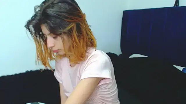 KratosAfroditacs online show from October 2025 06:50:02 PM