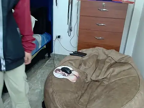 Snapshot of KratosAfroditacs chatting on November 2025 10:12:01 PM KratosAfroditacs online show from November 2025 10:12:01 PM