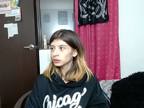 Snapshot of KratosAfroditacs chatting on February 2026 02:43:02 PM KratosAfroditacs online show from February 2026 02:43:02 PM