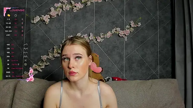 Snapshot of EvaTheHeart chatting on November 2025 02:12:01 AM EvaTheHeart online show from November 2025 02:12:01 AM