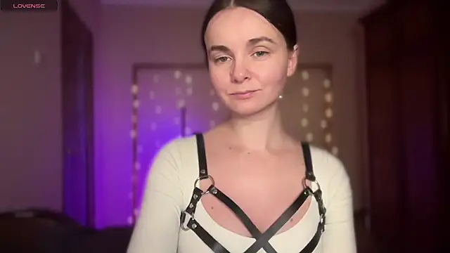 lanaloulou online show from October 2025 08:20:02 PM