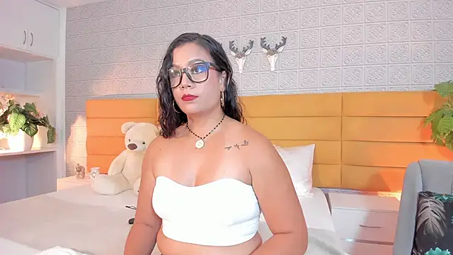 LeilaHiuston online show from April 2026 04:35:02 PM