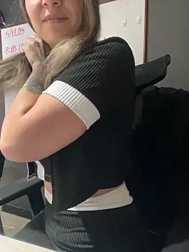 Isabella Varella online show from November 2025 12:26:01 PM