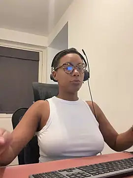Snapshot of Melia_Rayne chatting on July 2026 02:24:02 PM Melia Rayne online show from July 2026 02:24:02 PM