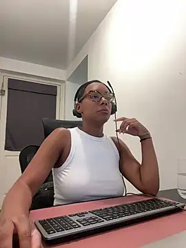 Snapshot of Melia_Rayne chatting on July 2026 11:34:02 AM Melia Rayne online show from July 2026 11:34:02 AM