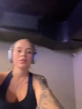 Snapshot of ValentinaMilann chatting on October 2025 05:36:02 PM ValentinaMilann online show from October 2025 05:36:02 PM