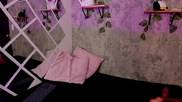 Snapshot of Devil_AliceXo chatting on March 2025 08:40:02 PM Devil AliceXo online show from March 2025 08:40:02 PM