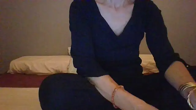 Valentinette online show from November 2025 09:07:01 PM