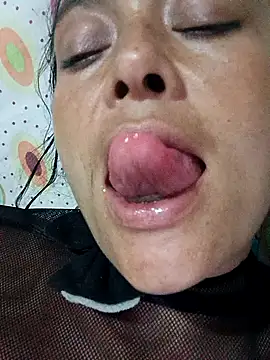 Snapshot of sarayulith chatting on January 2026 02:02:02 AM sarayulith online show from January 2026 02:02:02 AM