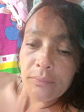 Snapshot of sarayulith chatting on April 2026 10:00:02 PM sarayulith online show from April 2026 10:00:02 PM