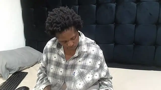 Snapshot of TaurusClitCake chatting on October 2025 07:48:01 AM TaurusClitCake online show from October 2025 07:48:01 AM