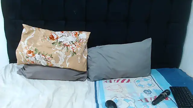 Snapshot of TaurusClitCake chatting on October 2025 04:51:01 PM TaurusClitCake online show from October 2025 04:51:01 PM