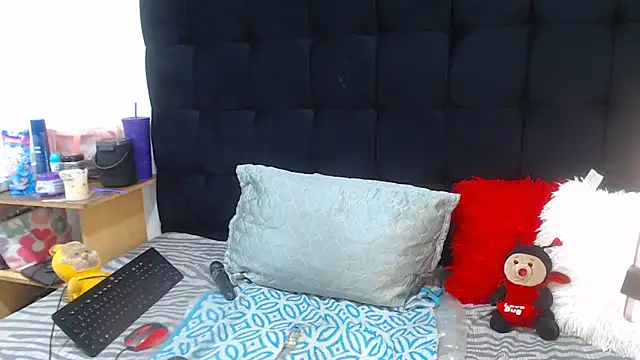 Snapshot of TaurusClitCake chatting on October 2025 07:25:02 PM TaurusClitCake online show from October 2025 07:25:02 PM