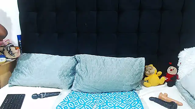 Snapshot of TaurusClitCake chatting on November 2025 05:54:01 AM TaurusClitCake online show from November 2025 05:54:01 AM