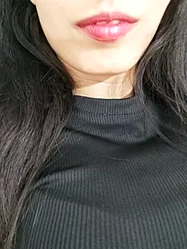 Snapshot of saraaxx1 chatting on November 2025 03:34:02 PM saraaxx1 online show from November 2025 03:34:02 PM