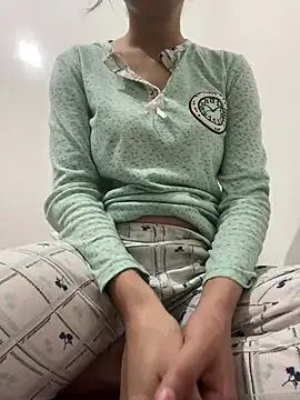 saraaxx1 online show from May 2026 01:48:01 PM
