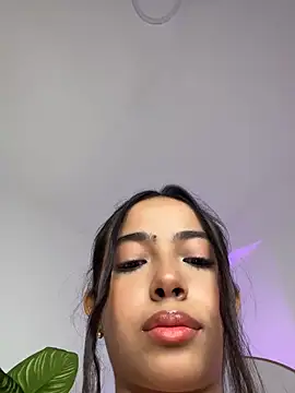  Emily Thompson  online show from October 2025 09:37:01 PM