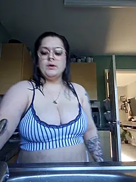 Saucy-Serenity online show from April 2026 04:59:01 PM