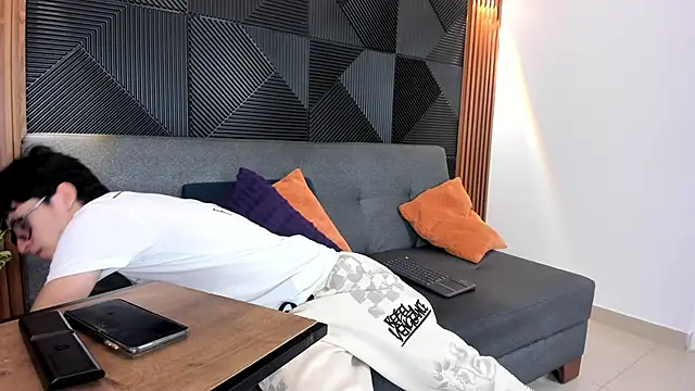 troy rouge online show from March 2025 07:06:01 PM